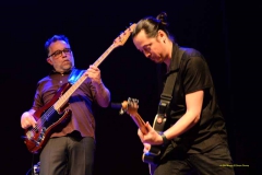 Fred Louglas à la basse et Mister Tchang